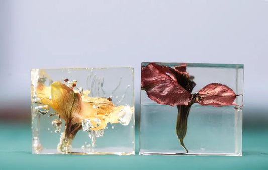 DIY Tutorial: Dried Flower Resin Accessories