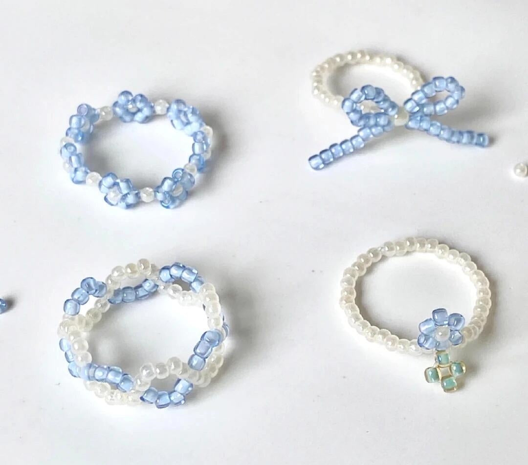 🎐How to make a blue white beaded ring?